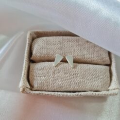 Brinco de Prata Mini Triângulo Chapado