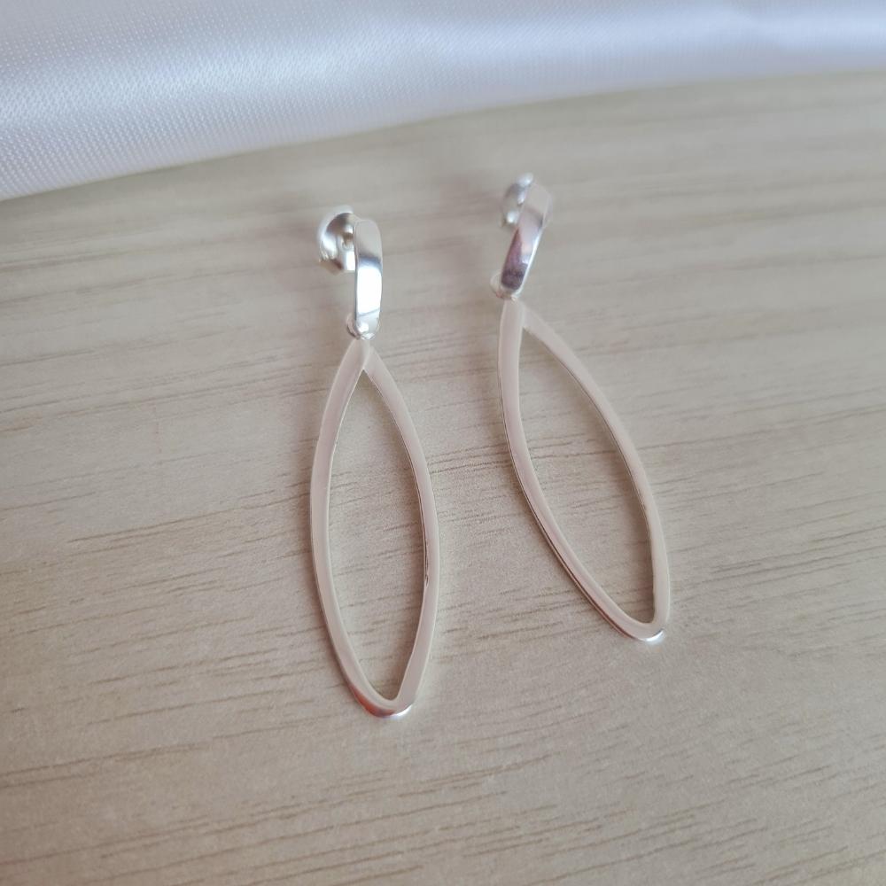 brinco-de-prata-gota-estreita Brinco de Prata Gota Estreita