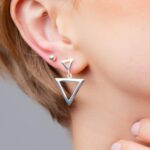 Brinco De Prata 925 Dois Triângulos Vazados 2,8 cm - Imagem 2