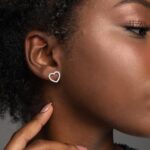 Brinco De Prata 925 Coração Cravejado Com Zircônias Branca - Imagem 3