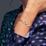 Bracelete de prata 925 oval liso infinito com fecho trava - Imagem 2