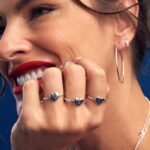 Anel de prata coração com Mão de Fátima - Imagem 2