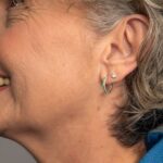 Brinco De Prata 925 Argola Cravejada Com Zircônias Verde 1,6 cm - Imagem 2