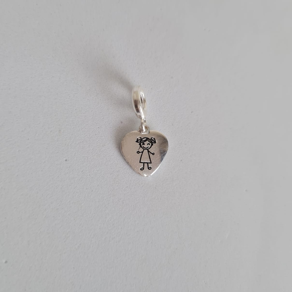 6debcaeee9eb5d2a0544adfbcba30fda.jpg Berloque de prata coração menina - Imagem 1