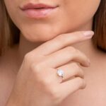 Anel de prata 925 liso com zircônia redonda cristal - Imagem 2