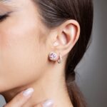 Brinco de prata 925 coração rosa com borda cravejada com zircônias - Imagem 2