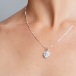 Colar de prata 925 coração cristal com borda cravejada com zircônias 45 cm - Imagem 2