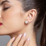 Brinco de prata 925 coração cristal com borda cravejada com zircônias - Imagem 2