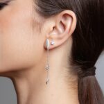 Brinco de prata base oval cravejada corrente dupla zircônias