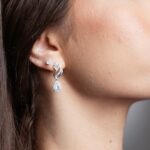 Brinco de prata cravejado com pingente zircônia gota