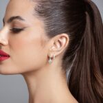 Brinco de prata fio cravejado pingente geométrico