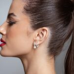 Brinco de prata fio duplo cravejado e pérola